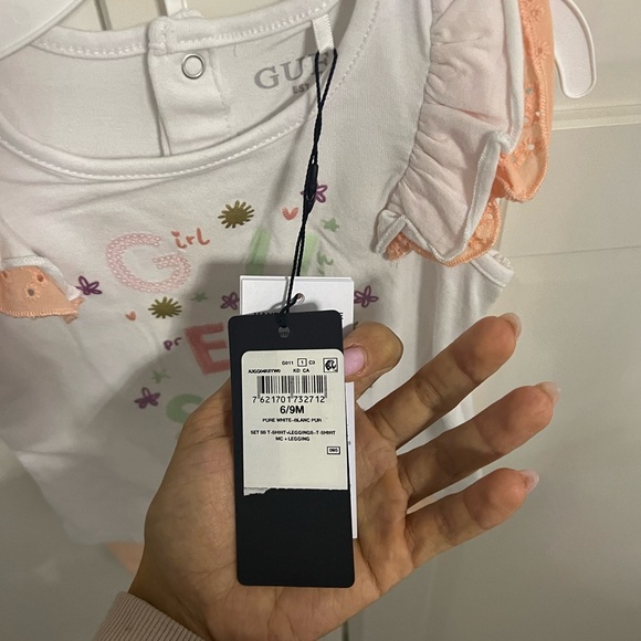 🆕 Guess Baby 2 piece set (6-9 months) BNWT - Picture 3 of 4